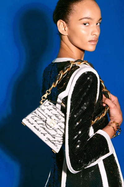 Look 16